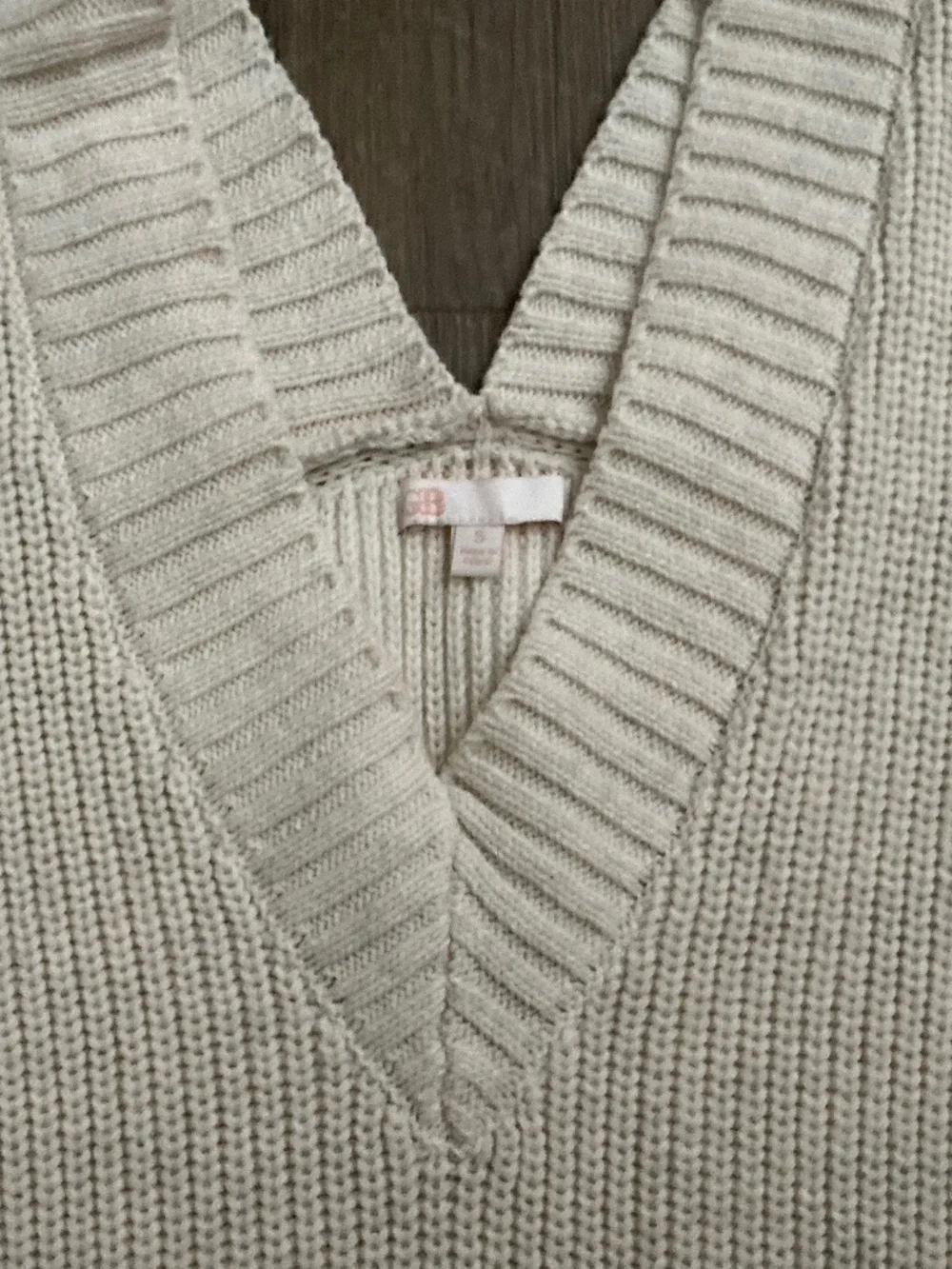G.B. oversized cream ribbed V-neck sweater vest, size S